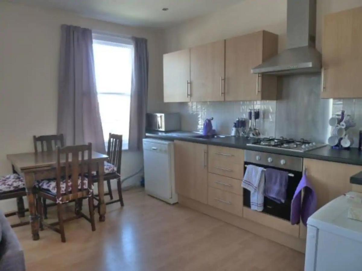 הרן ביי Top Floor Flat With Sea View מראה חיצוני תמונה