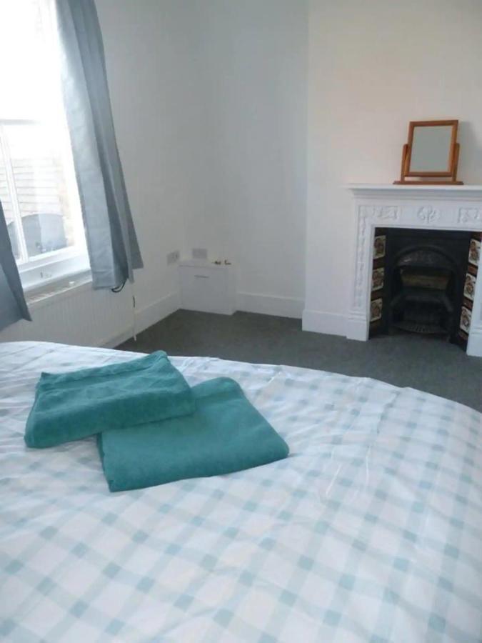 הרן ביי Top Floor Flat With Sea View מראה חיצוני תמונה