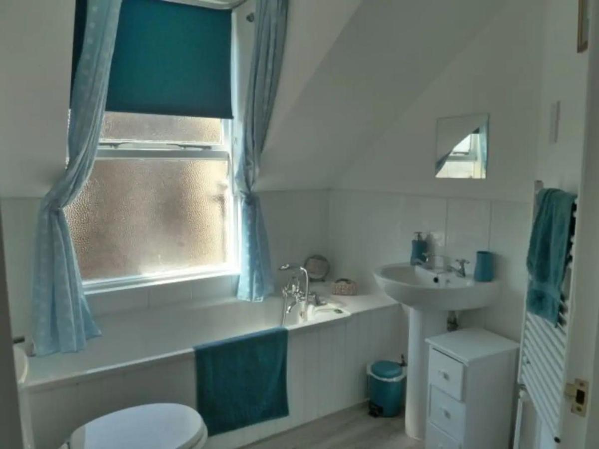 הרן ביי Top Floor Flat With Sea View מראה חיצוני תמונה